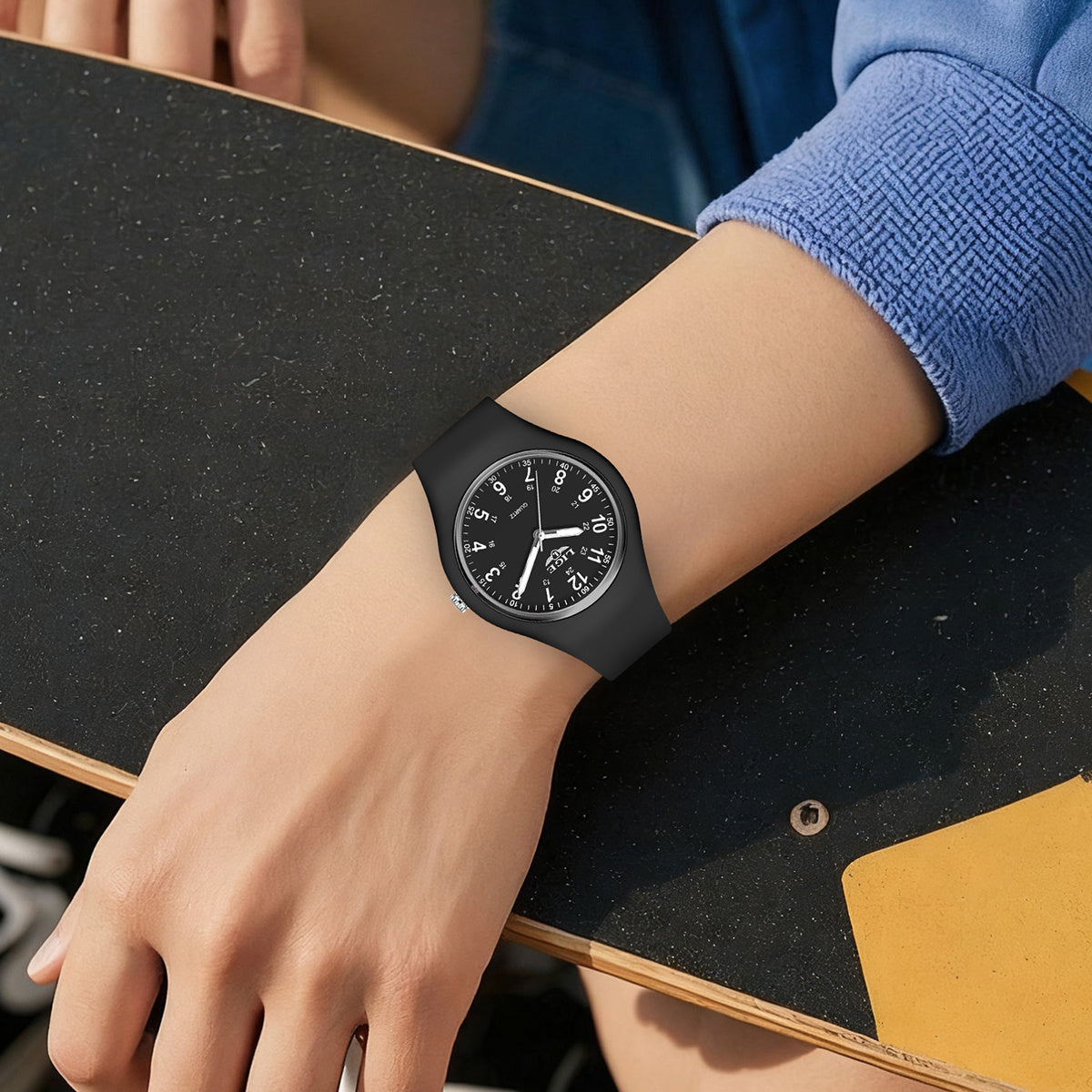 LIGE Minimalist Silicone Quartz Watch – Unisex Design (Available in Multiple Colour Combinations)