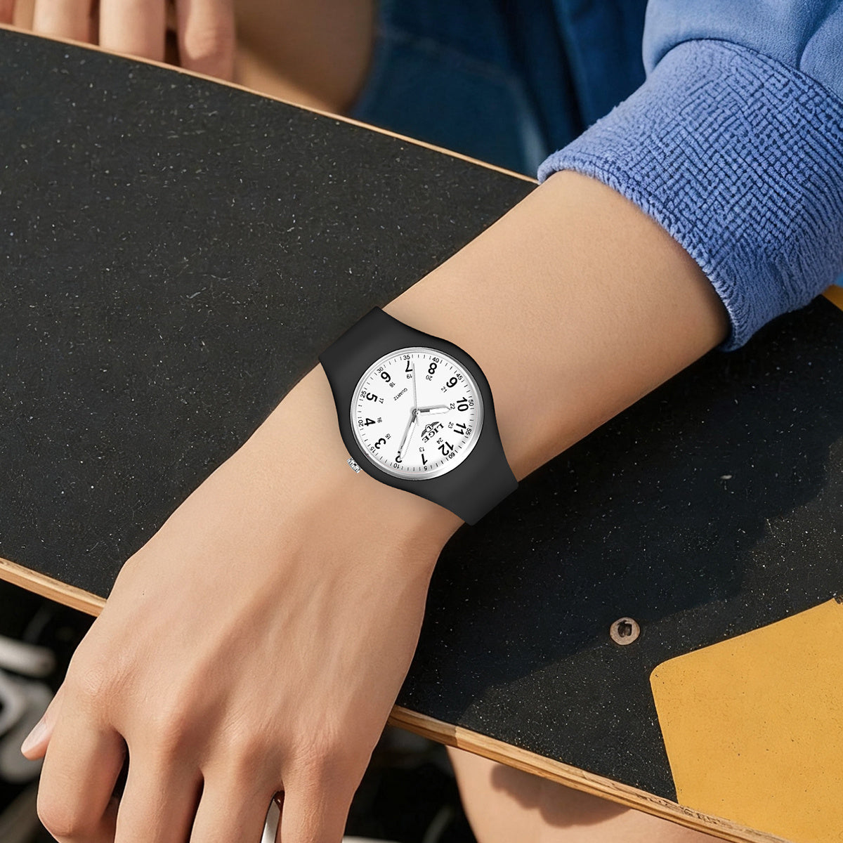 LIGE Minimalist Silicone Quartz Watch – Unisex Design (Available in Multiple Colour Combinations)