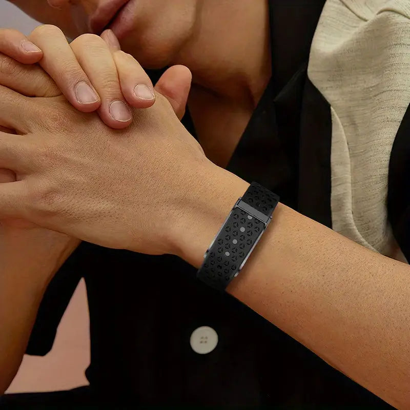 LIGE No-Screen Fitness Smartwatch – Ultra-Thin & Lightweight (available in 4 colours) - TWS